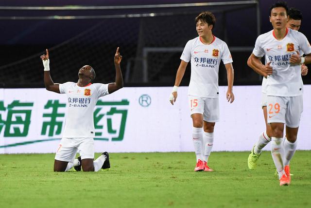 恐怖4人组冲水晶宫后防!数据示曼城赢紧咬枪手